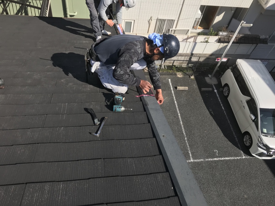 新しいケラバ板金取り付け