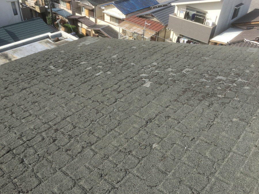 劣化したアスファルトシングル