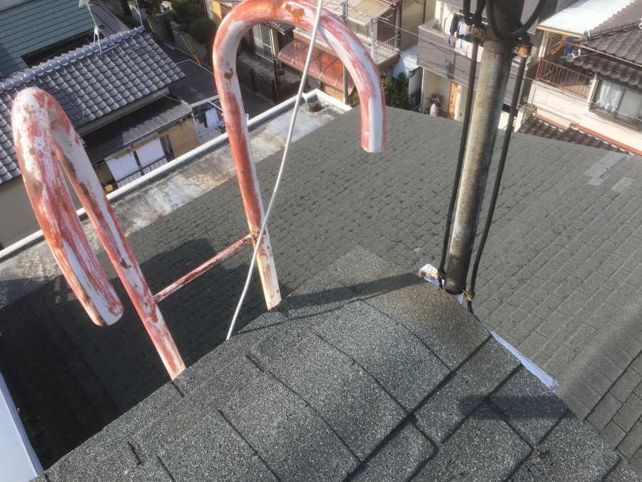 劣化したアスファルトシングル