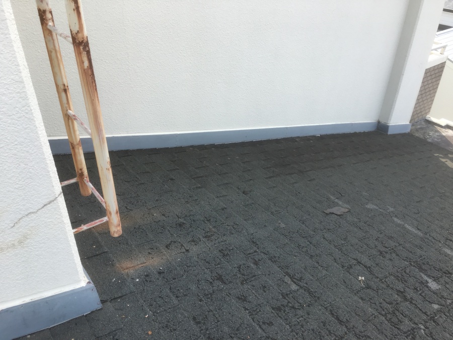 劣化したアスファルトシングル