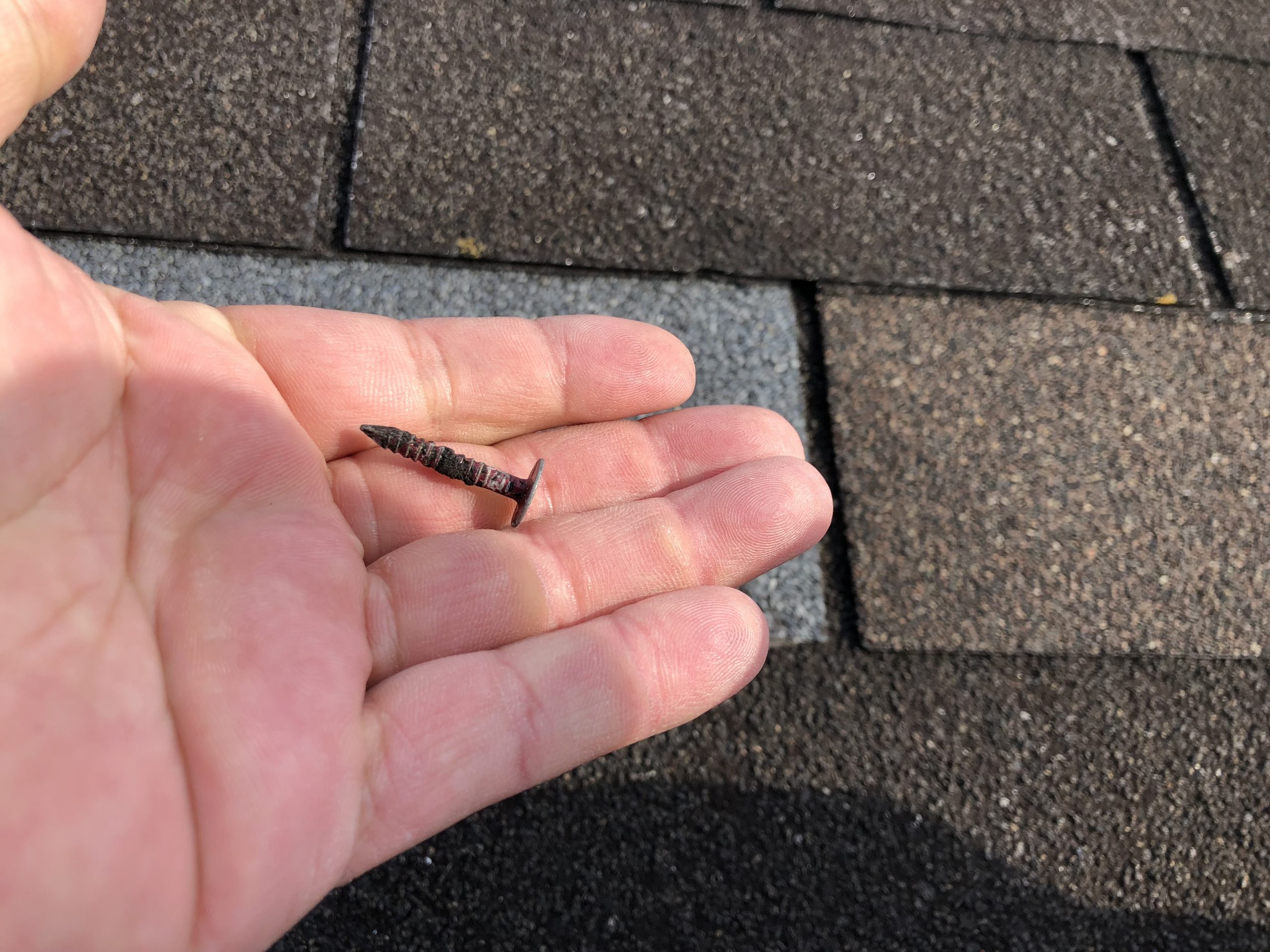 アスファルトシングル飛散釘抜け