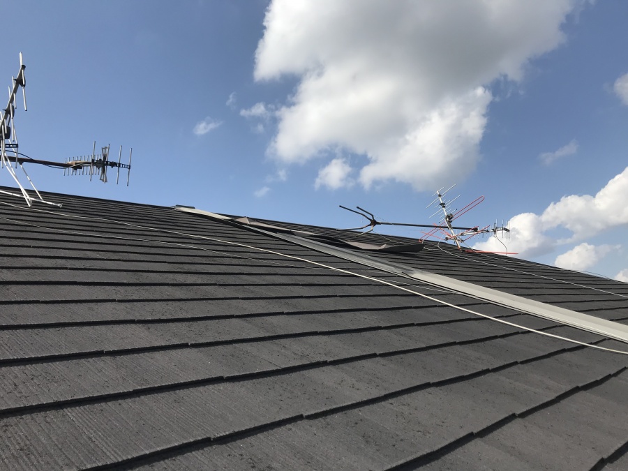 スレート屋根板金めくれ