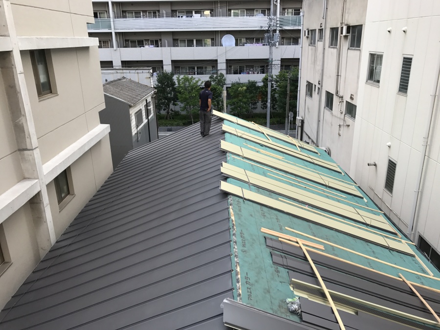 ガルバリウム鋼板施工