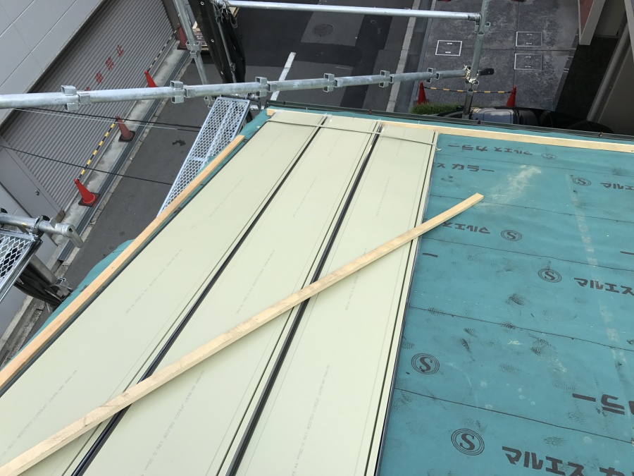 ガルバリウム鋼板施工