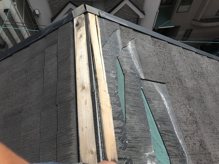スレート屋根棟板金の劣化