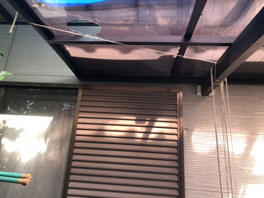 ポリカ製の屋根のカーポート