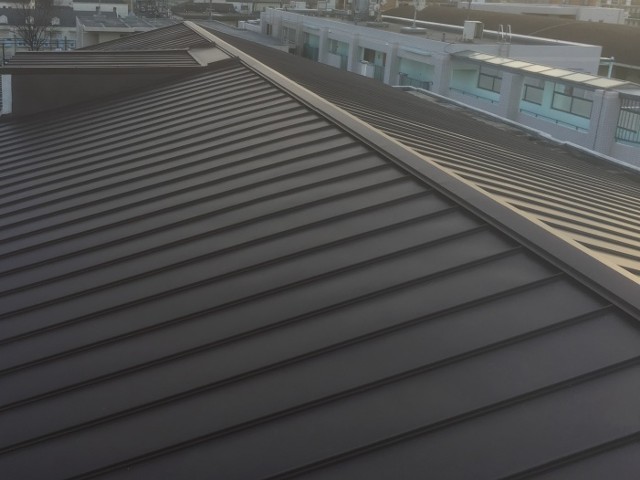 屋根カバー工法後の立平屋根