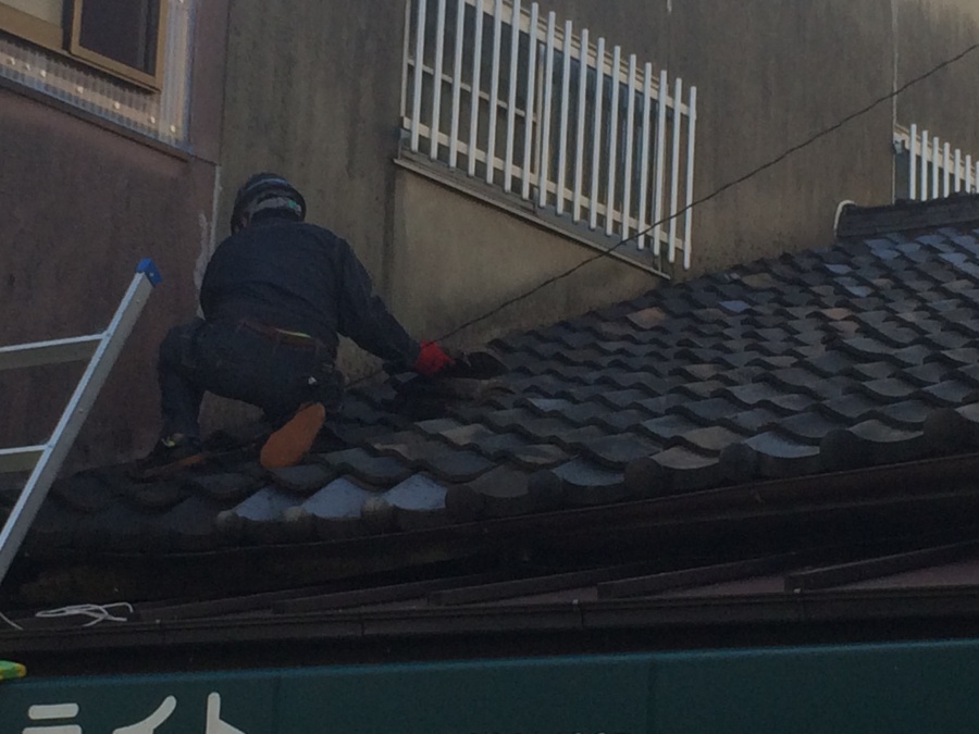 瓦屋根と外壁の雨漏り点検