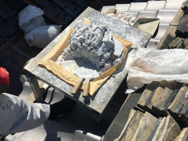 鬼瓦修理で使用する下地材