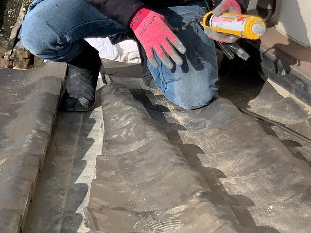 差し替え瓦を設置