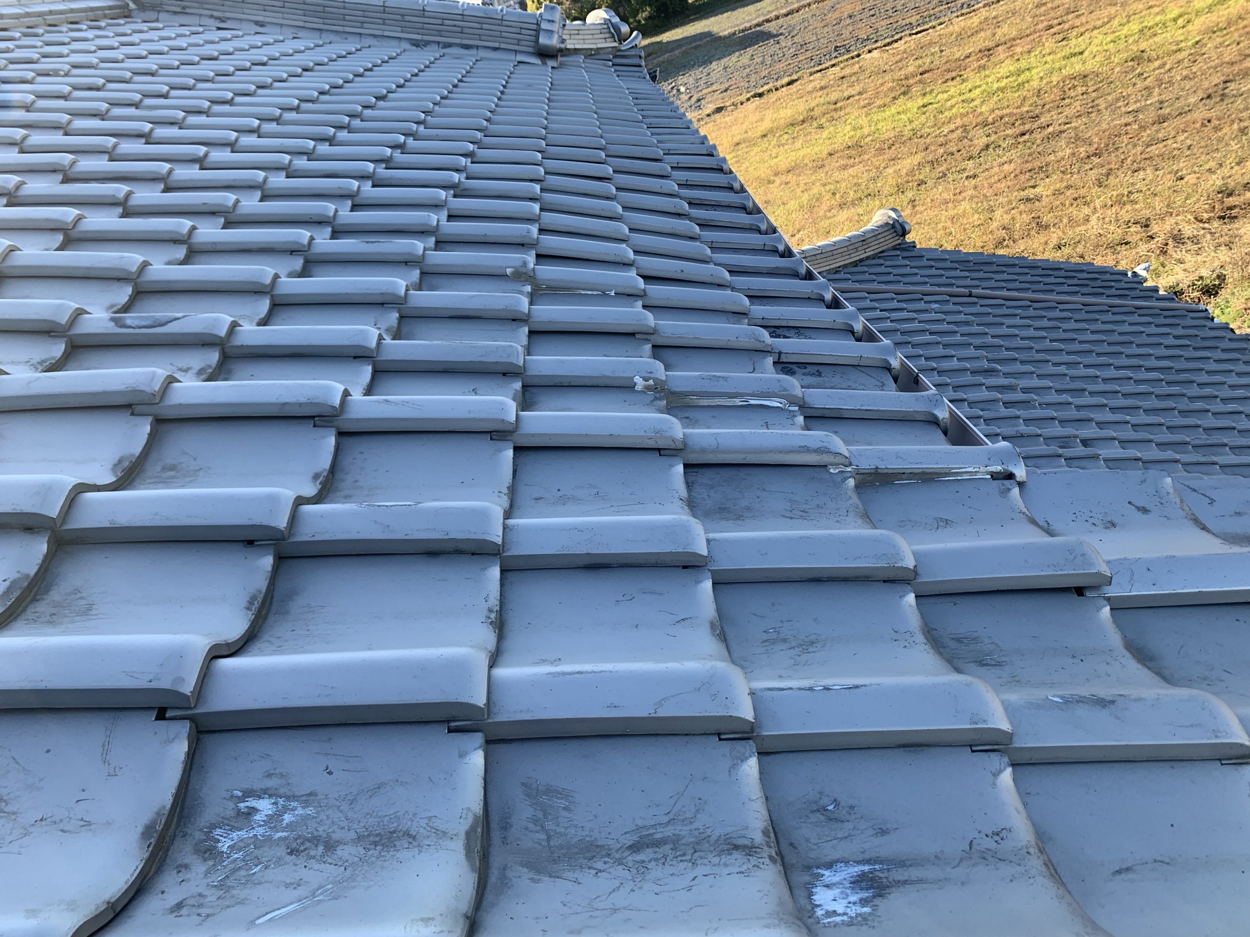 葺き直し前の屋根面