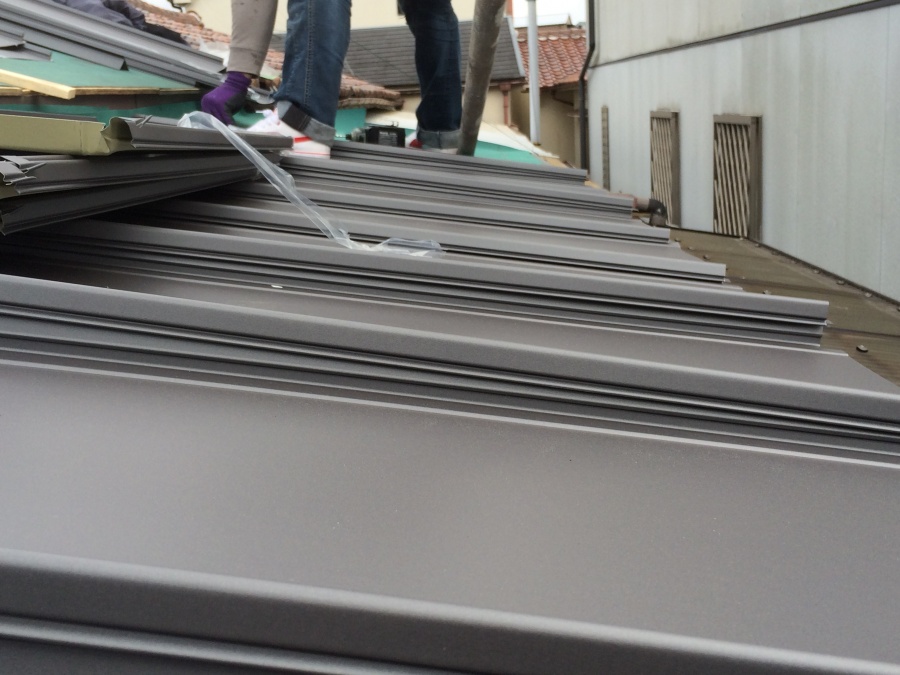エバールーフ立平葺きに屋根葺き替え工事