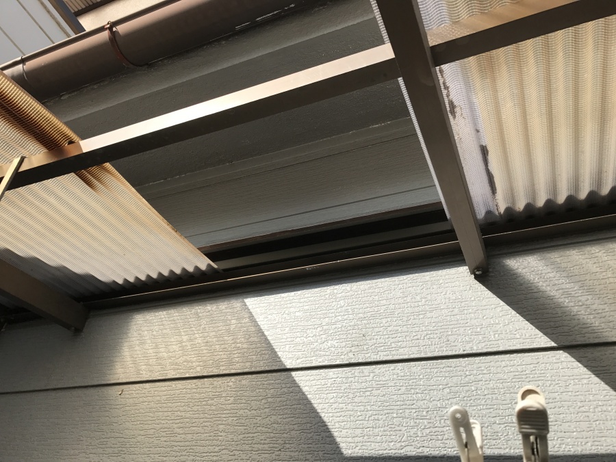 劣化したポリカ波板屋根