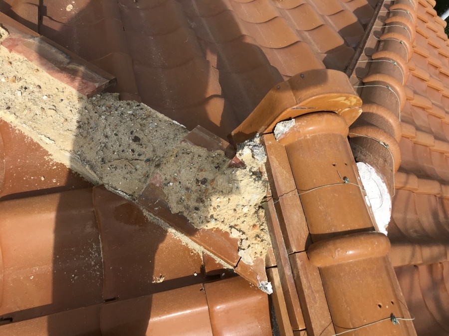 台風で被災した瓦屋根下り棟