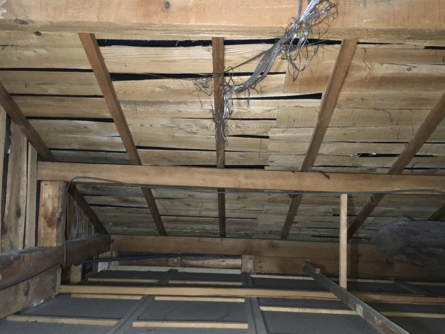 天井屋根裏雨漏り雨染み