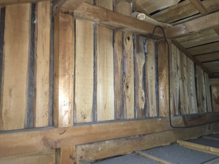 天井屋根裏雨漏り雨染み