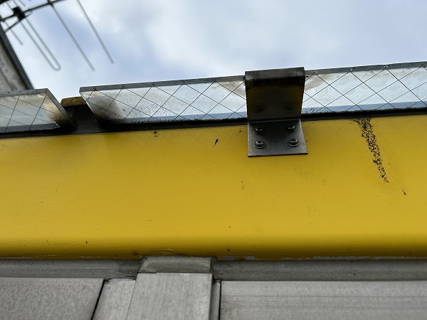 雨水の回り込み跡