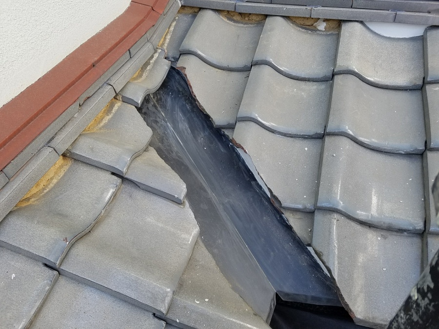 修理後の谷板金