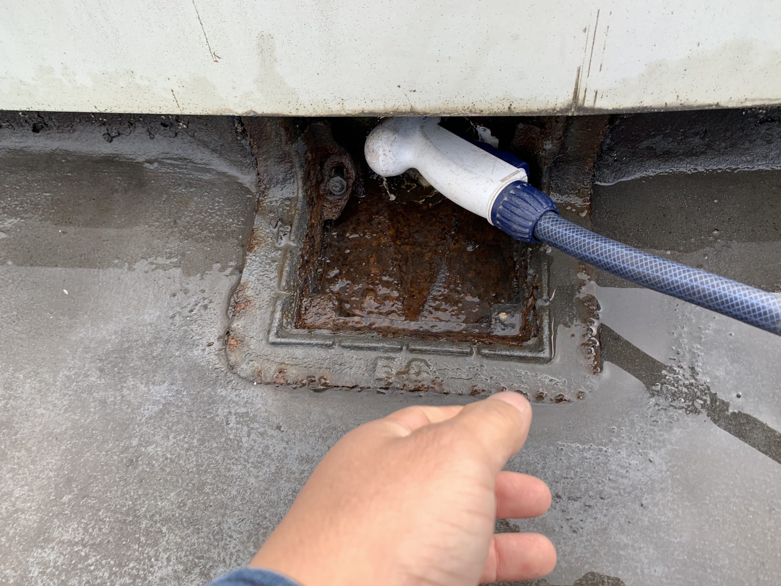 ドレンまわりの散水テスト