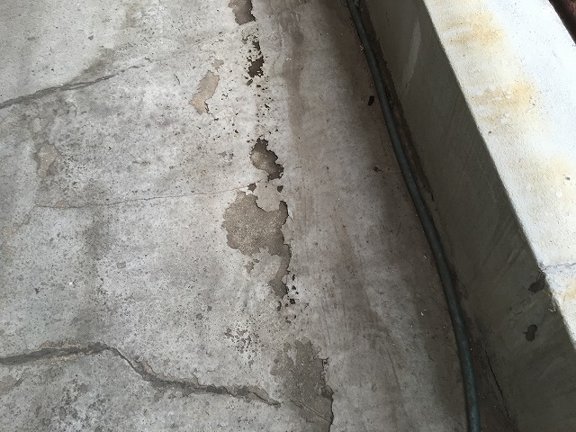 バルコニー雨漏り