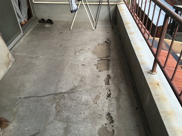 バルコニー雨漏り