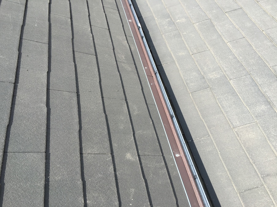 軒先に設置した水切り板金(唐草)