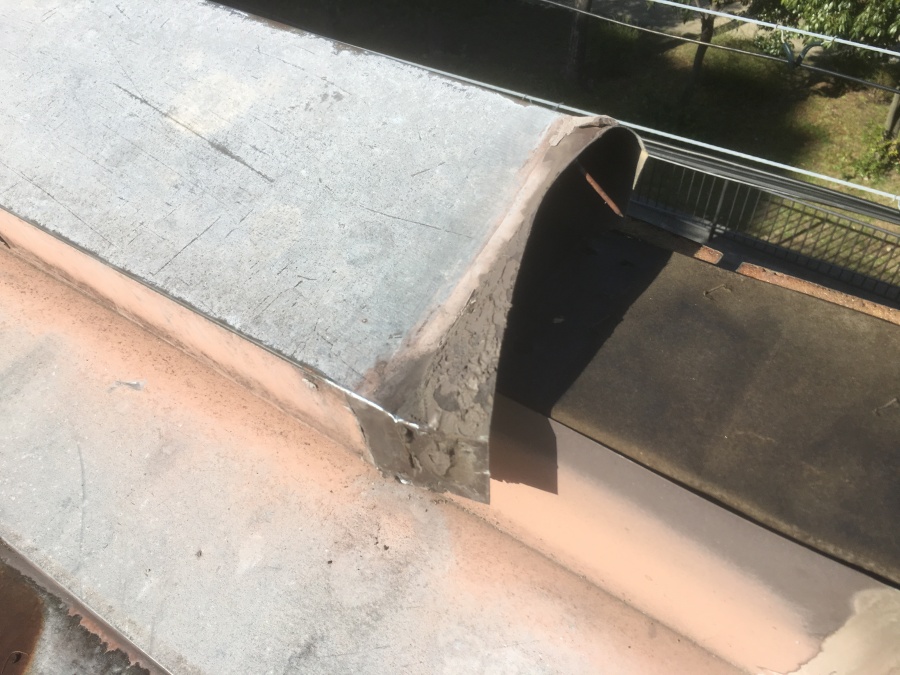 劣化した笠木板金