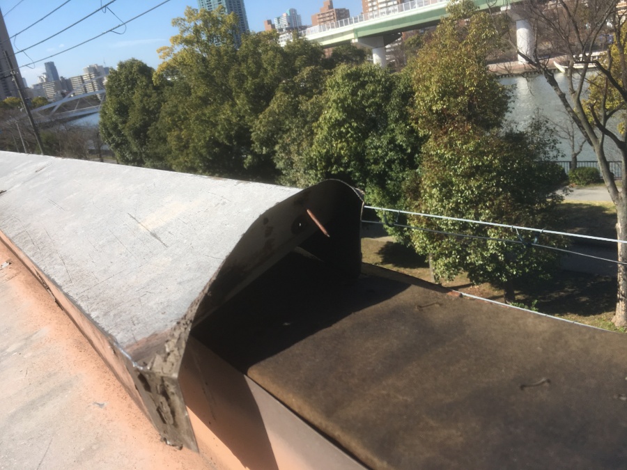 劣化した笠木板金