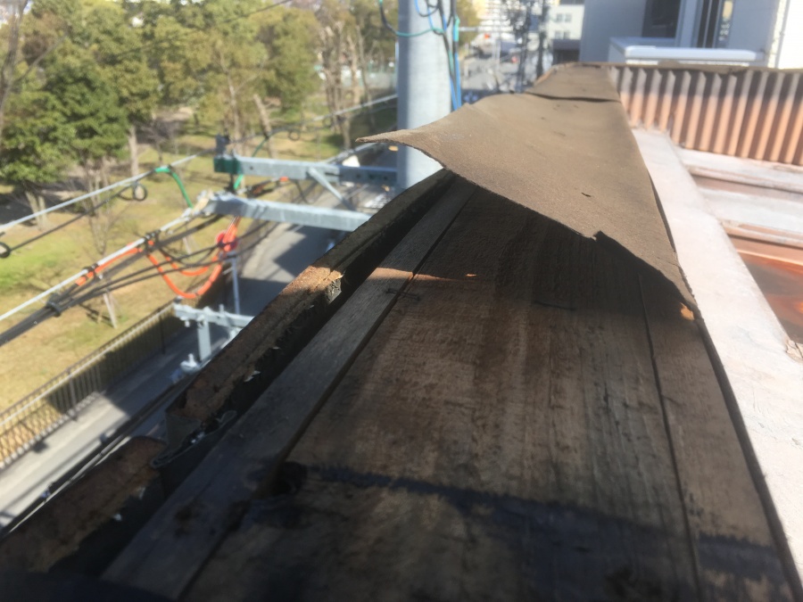 劣化した笠木板金