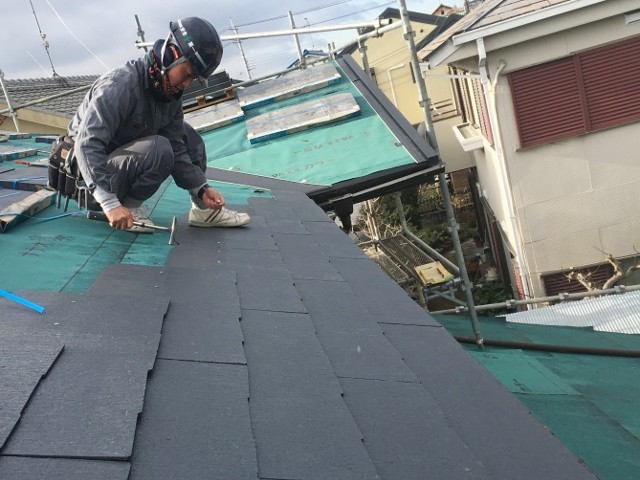 箕面市で屋根リフォーム中