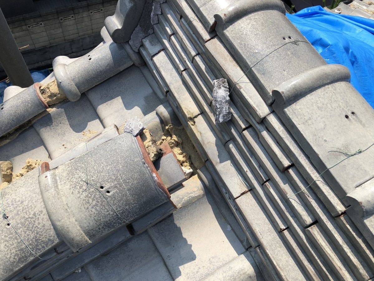 震災後の瓦のズレ