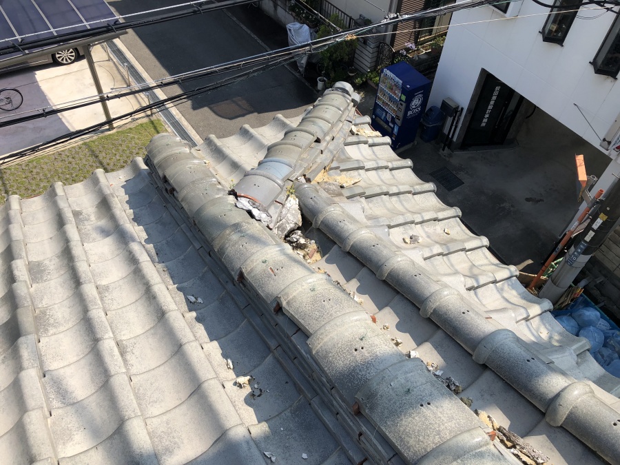 震災後の瓦のズレ