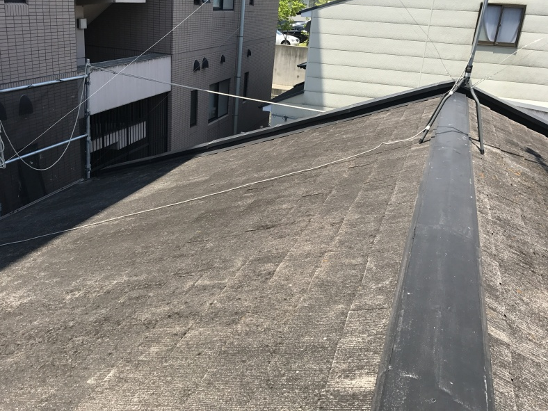 色あせたスレート屋根