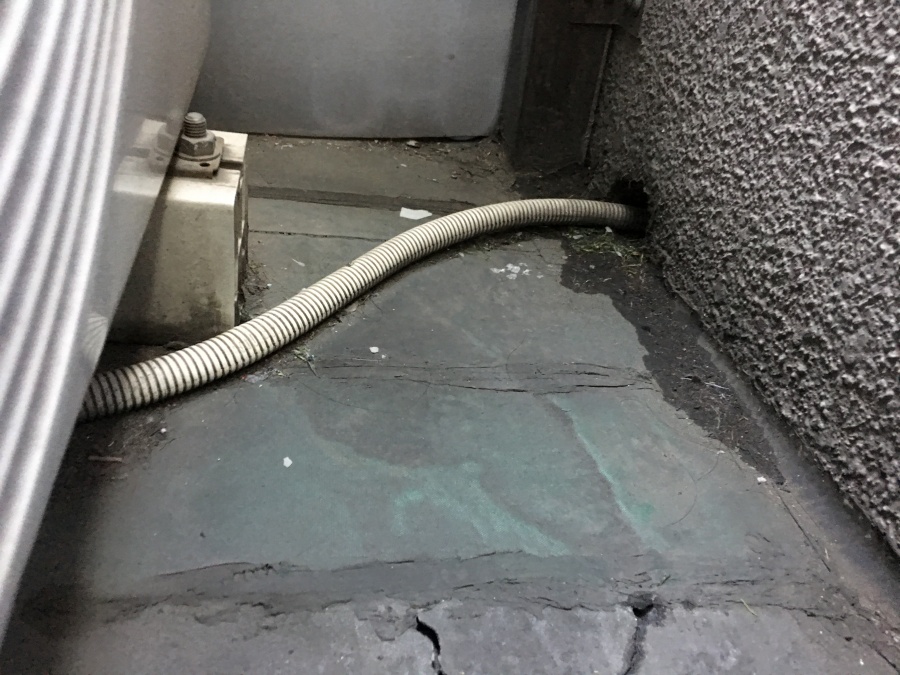 防水工事前の床面