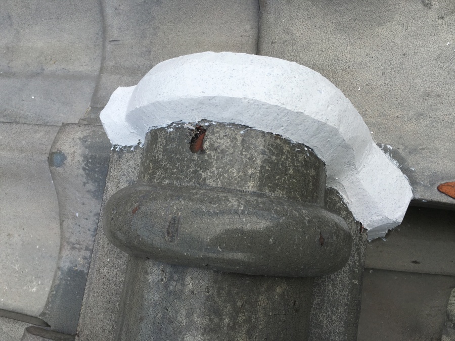 鬼瓦まわりの新しい漆喰