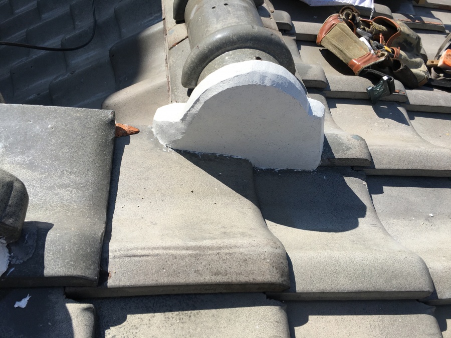 鬼瓦まわりの新しい漆喰