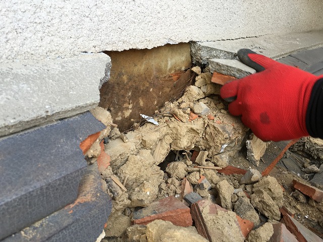 下屋根と外壁の境目を崩す