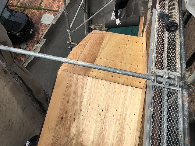 下屋根の下地が完成