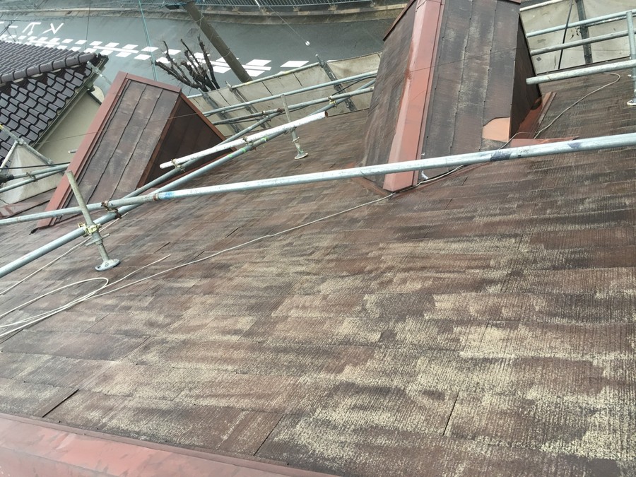 徐々に露わになる屋根の現状