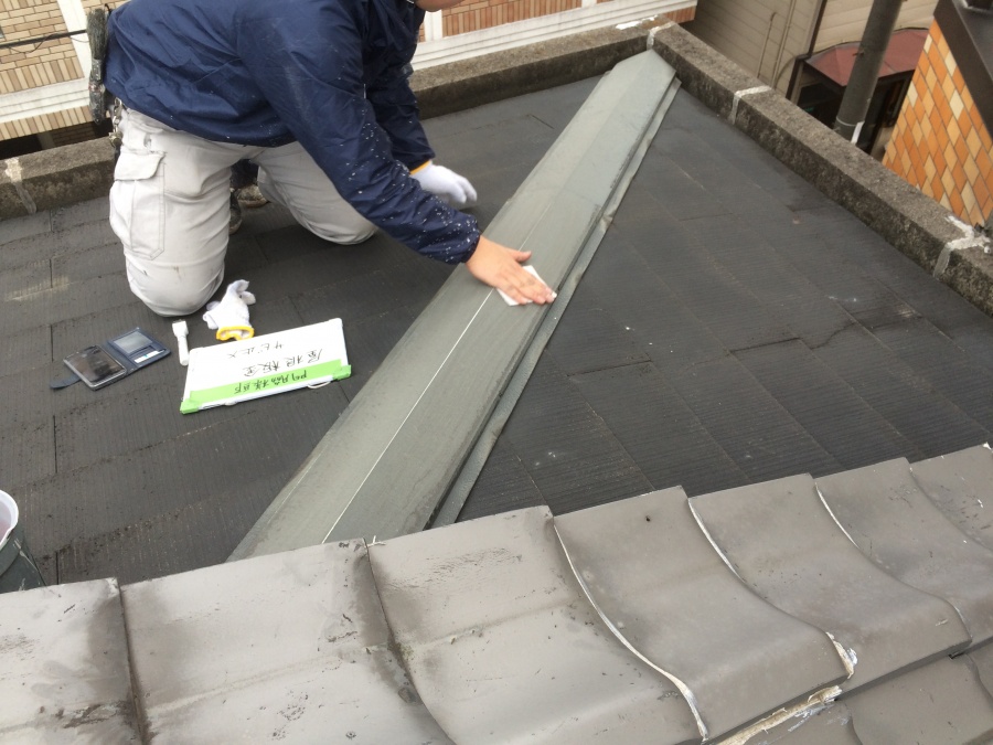 屋根板金ケレン作業