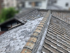 約50年前に葺き替えた瓦屋根