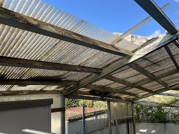 frp製の波板が劣化しています