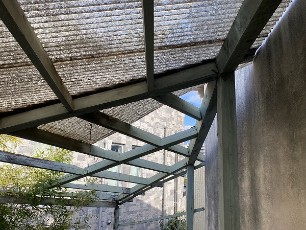 波板の吹き飛び