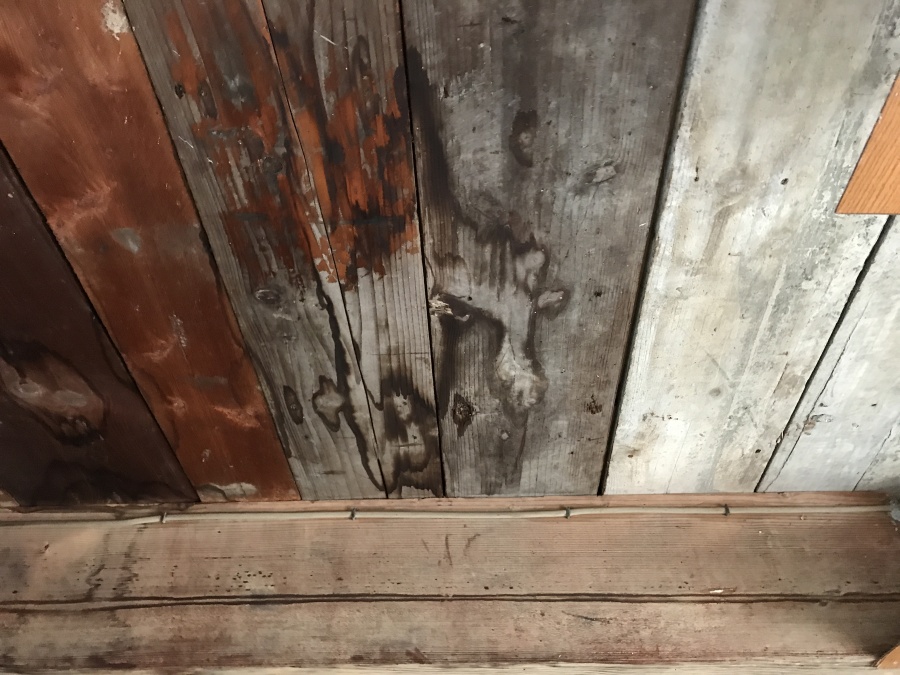 屋根裏雨漏り雨染み