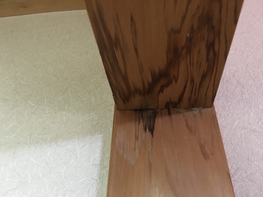 雨染みが生じた室内・木部