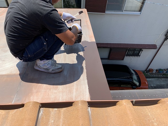 金属屋根にウレタン塗装