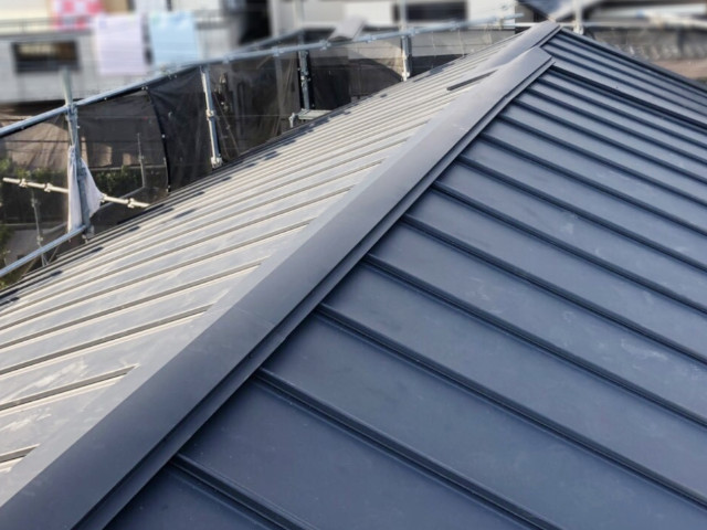 土葺き屋根を金属屋根に葺き替え後