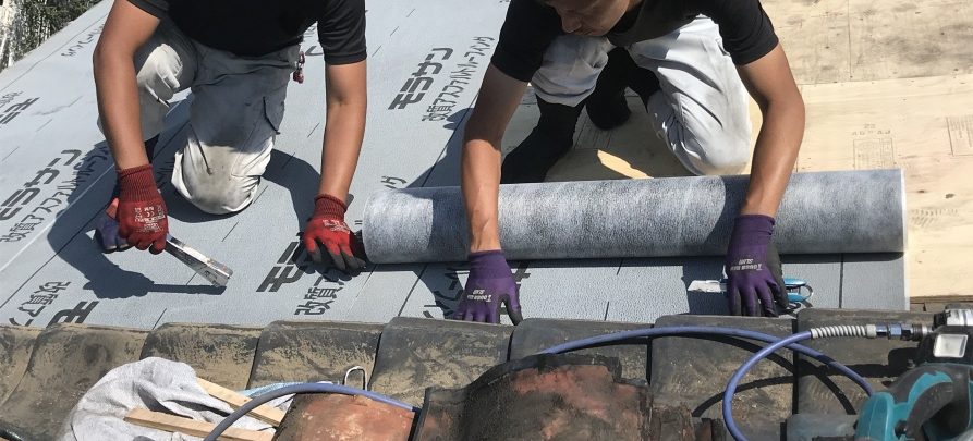 ルーフィングを10cmラップさせます