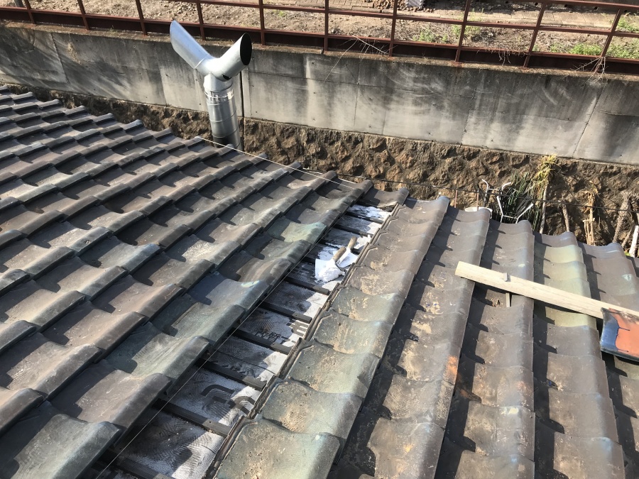瓦葺き直し中