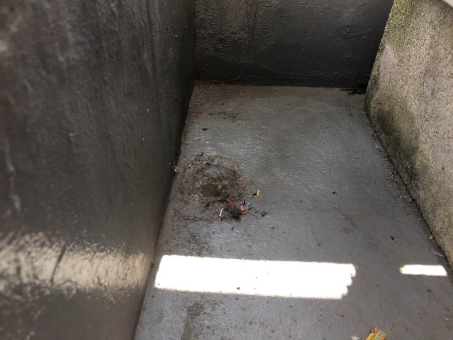 防水塗装の剥げたベランダバルコニー